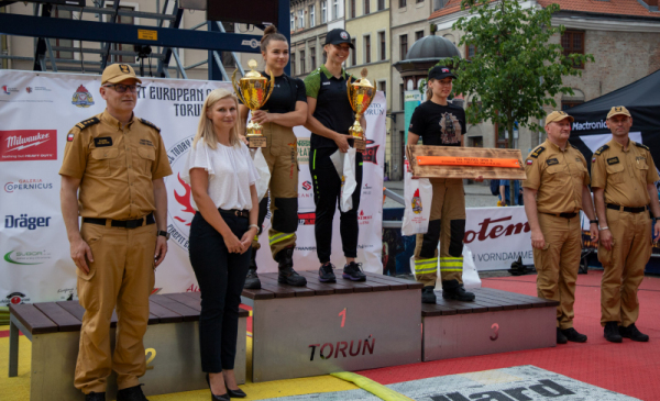Dagmara Zielińska i zwyciężczynie Mistrzostw Polski w klasyfikacji Open Kobiet