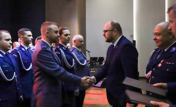  Za wzorowe wypełnianie obowiązków służbowych Prezydent Gulewski nagrodził 3 funkcjonariuszy.