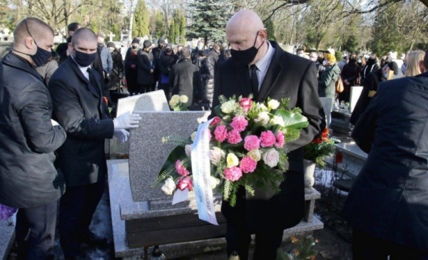 Na zdjęciu: prezydent Michał Zaleski składający kwiaty na grobie prof. Domasłowskiego