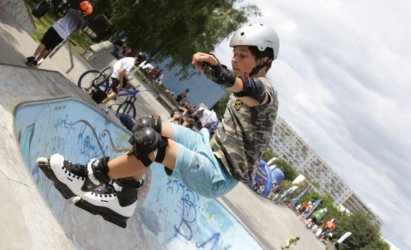 Na zdjęciu rolkarz na skateparku podczas Toruń Freestyle Battle