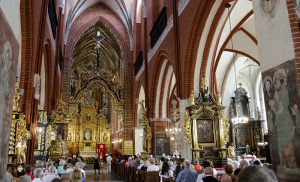 Na zdjęciu widać wnętrze kościoła św. Jakuba
