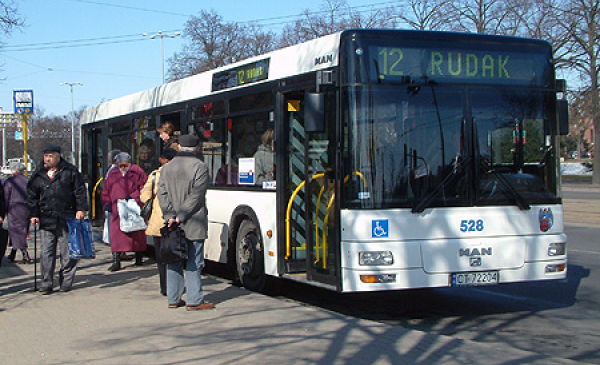 Autobus przy placu Rapackiego