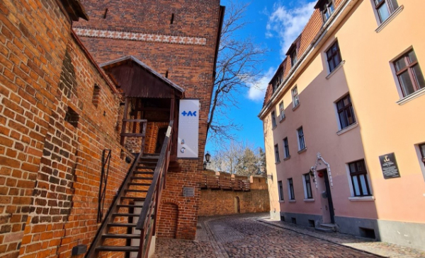 Na zdjęciu Krzywa Wieża w Toruniu, była siedziba Toruńskiej Agendy Kulturalnej