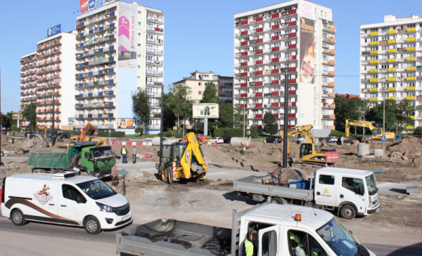 Widok na przebudowywany plac Niepodległości od strony Jordanek
