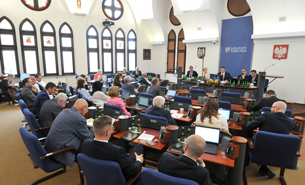 Obrady Rady Miasta Torunia w sali sesyjnej