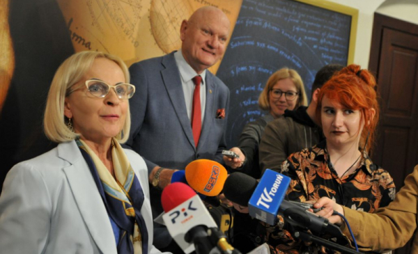 Na zdjęciu: prezydent Michał Zaleski i Anna Łukaszewska, dyrektorka Wydziału Edukacji podczas briefingu prasowego