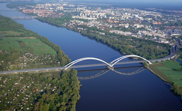 Na zdjęciu: Wisła w Toruniu, widać nowy most im gen. Elżbiety Zawackiej