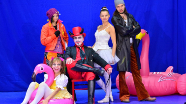 Na zdjęciu aktorzy teatru Baj Pomorski w kostiumach do spektaklu "Dzielny Ołowiany Żołnierzyk"