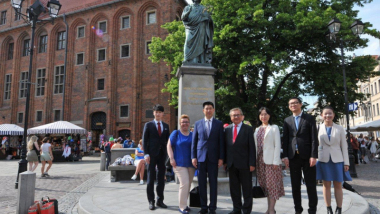 Delegacja chińska z Ambasadorem Sun Linjiangiem i prezesem Adamem Marszałkiem