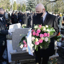 Na zdjęciu: prezydent Michał Zaleski składa kwiaty na grobie prof. Domasłowskiego