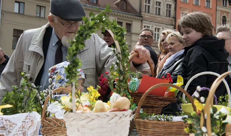 Święcenie pokarmów na starówce zdj nr 1