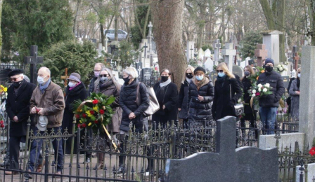 Na zdjęciu: uczestnicy uroczystości pogrzebowych